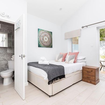 New, Stylish Studio Flat With Private Patio And Free On-Street Parking Check Out At 11Am Bournemouth Ngoại thất bức ảnh