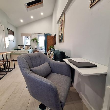 New, Stylish Studio Flat With Private Patio And Free On-Street Parking Check Out At 11Am Bournemouth Ngoại thất bức ảnh
