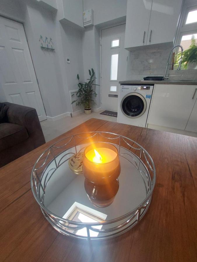 New, Stylish Studio Flat With Private Patio And Free On-Street Parking Check Out At 11Am Bournemouth Ngoại thất bức ảnh