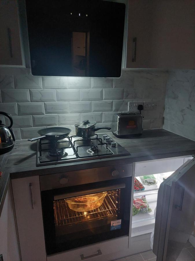 New, Stylish Studio Flat With Private Patio And Free On-Street Parking Check Out At 11Am Bournemouth Ngoại thất bức ảnh