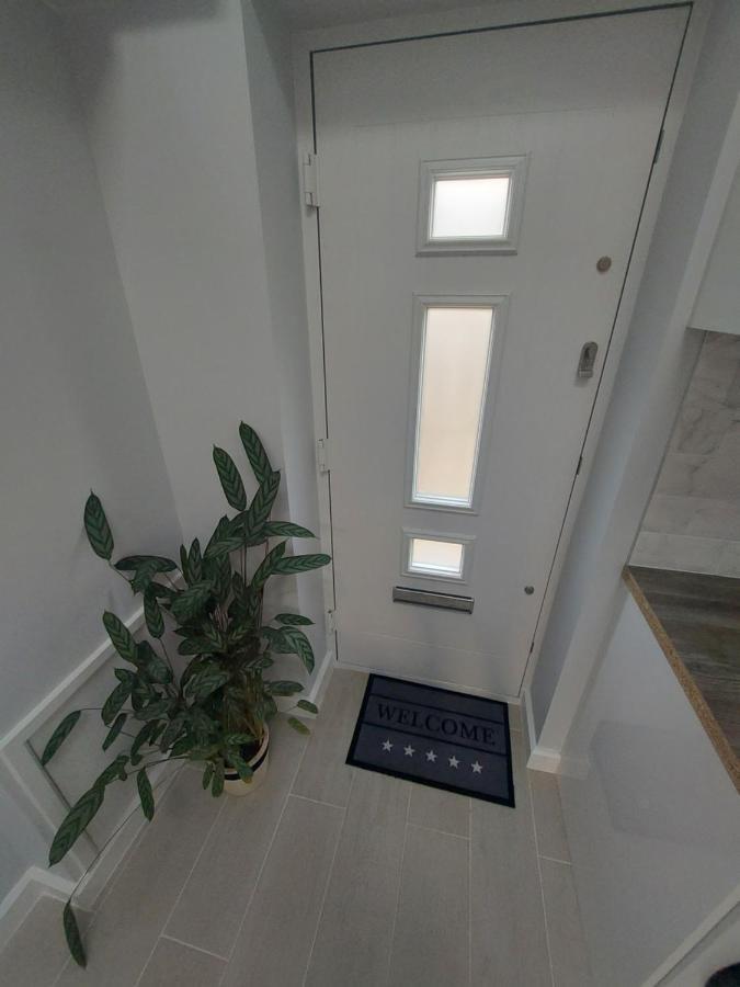 New, Stylish Studio Flat With Private Patio And Free On-Street Parking Check Out At 11Am Bournemouth Ngoại thất bức ảnh
