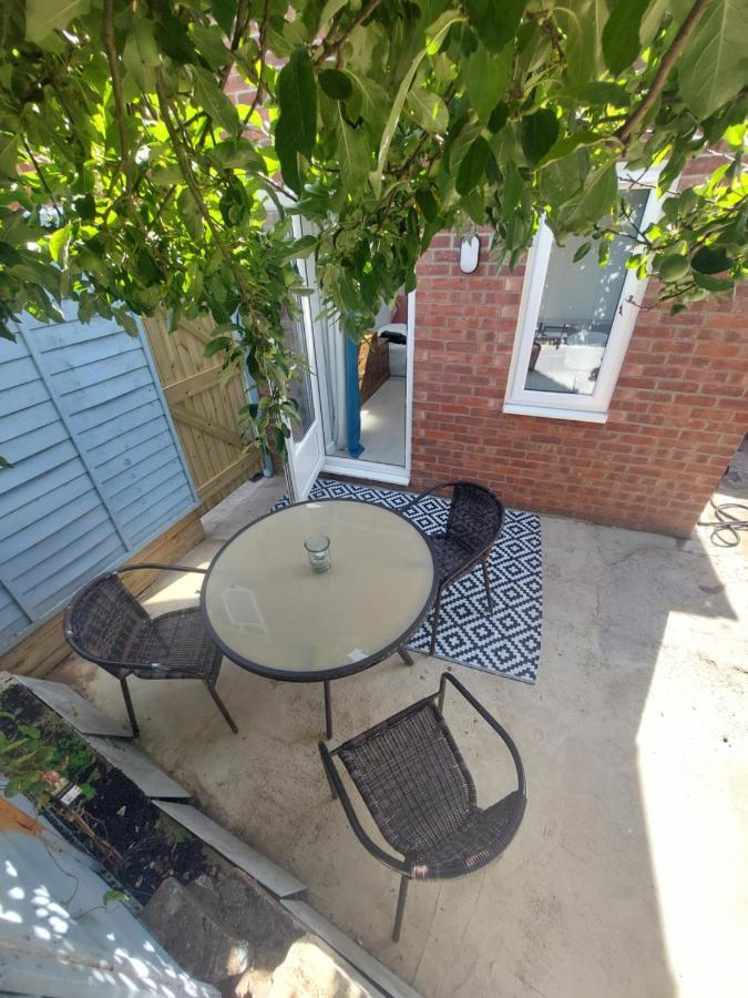 New, Stylish Studio Flat With Private Patio And Free On-Street Parking Check Out At 11Am Bournemouth Ngoại thất bức ảnh