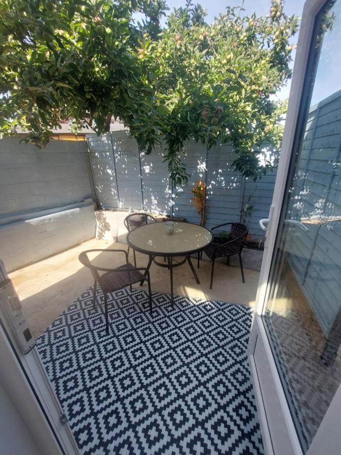 New, Stylish Studio Flat With Private Patio And Free On-Street Parking Check Out At 11Am Bournemouth Ngoại thất bức ảnh