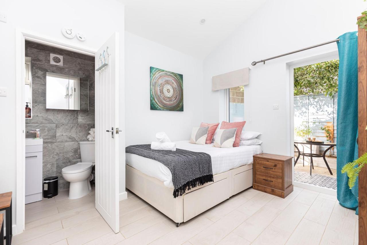 New, Stylish Studio Flat With Private Patio And Free On-Street Parking Check Out At 11Am Bournemouth Ngoại thất bức ảnh