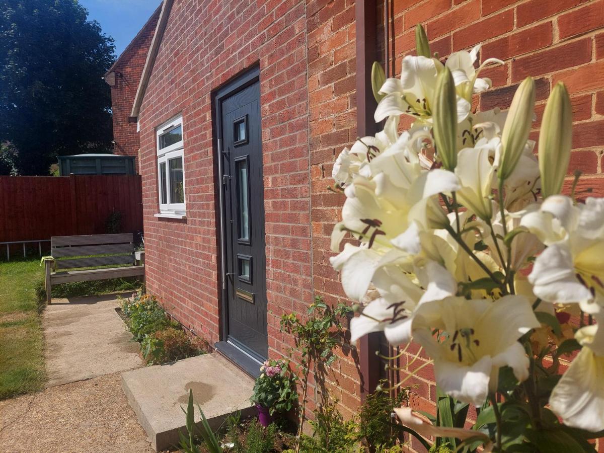 New, Stylish Studio Flat With Private Patio And Free On-Street Parking Check Out At 11Am Bournemouth Ngoại thất bức ảnh