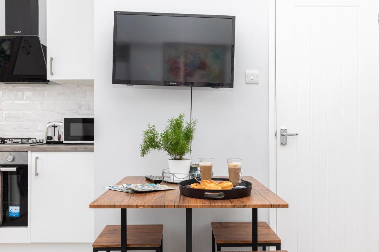 New, Stylish Studio Flat With Private Patio And Free On-Street Parking Check Out At 11Am Bournemouth Ngoại thất bức ảnh
