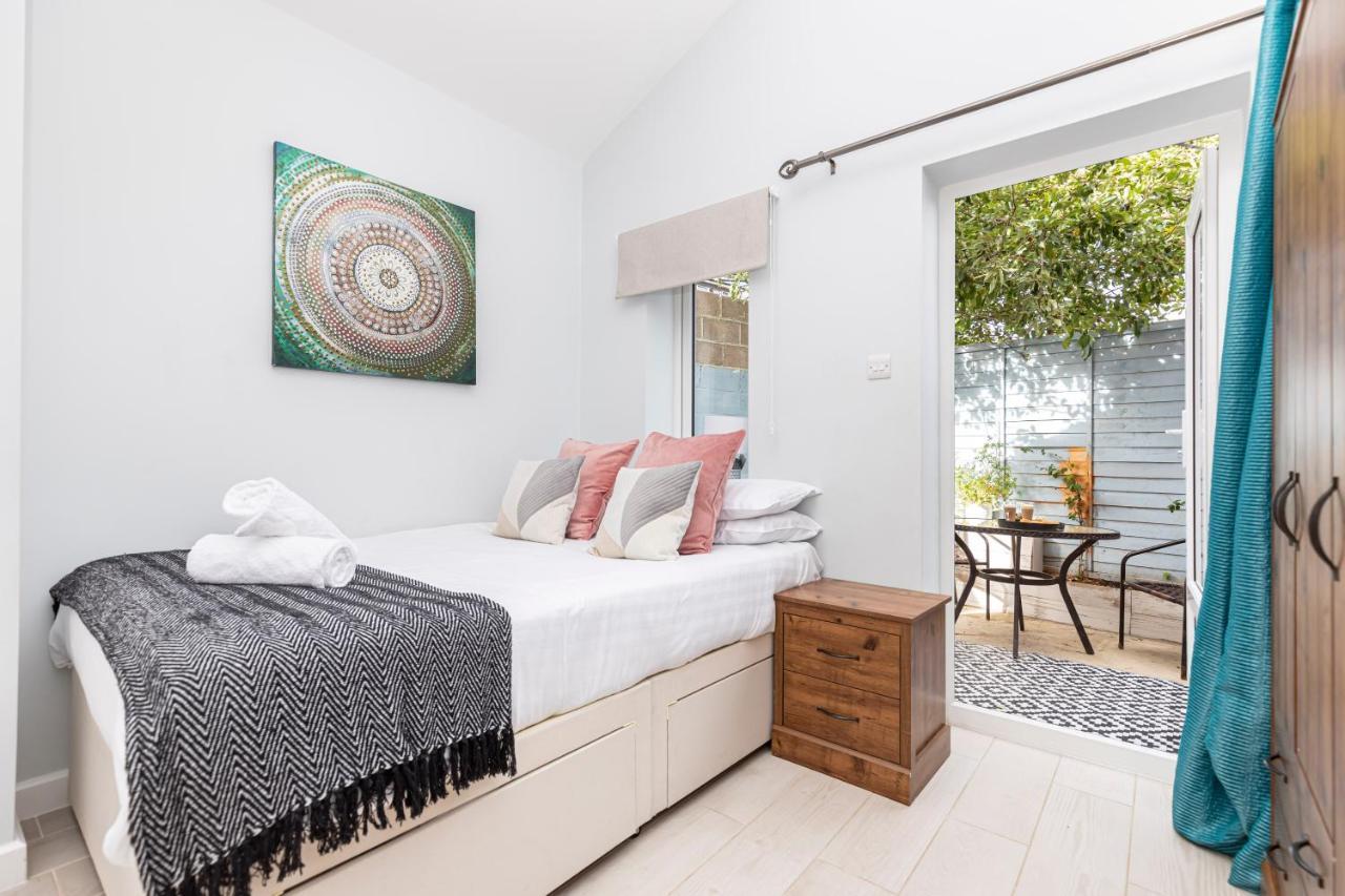 New, Stylish Studio Flat With Private Patio And Free On-Street Parking Check Out At 11Am Bournemouth Ngoại thất bức ảnh