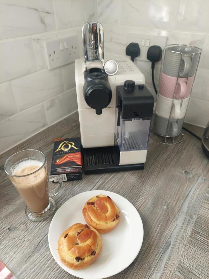 New, Stylish Studio Flat With Private Patio And Free On-Street Parking Check Out At 11Am Bournemouth Ngoại thất bức ảnh