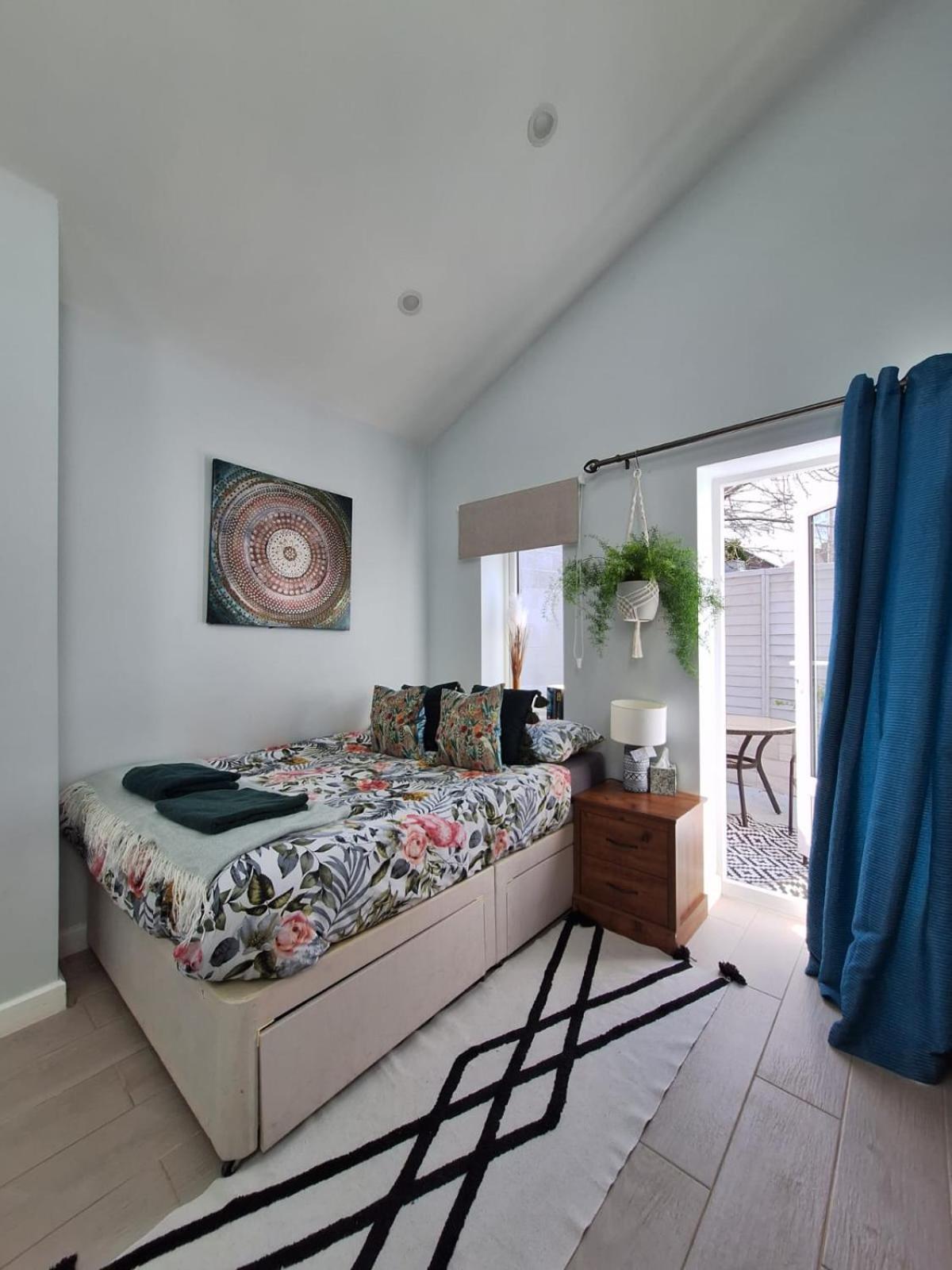New, Stylish Studio Flat With Private Patio And Free On-Street Parking Check Out At 11Am Bournemouth Ngoại thất bức ảnh