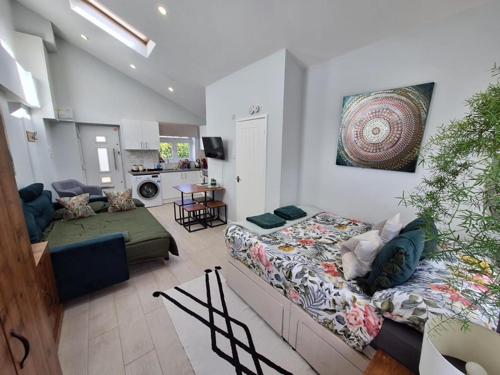 New, Stylish Studio Flat With Private Patio And Free On-Street Parking Check Out At 11Am Bournemouth Ngoại thất bức ảnh