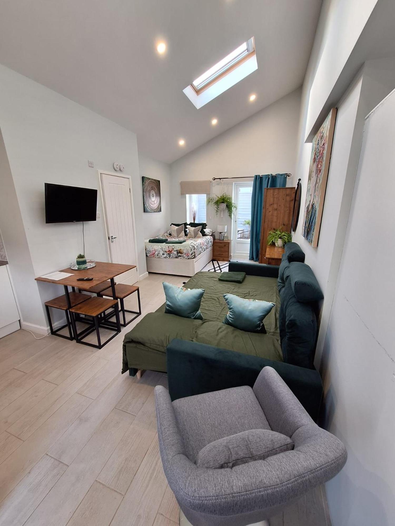New, Stylish Studio Flat With Private Patio And Free On-Street Parking Check Out At 11Am Bournemouth Ngoại thất bức ảnh
