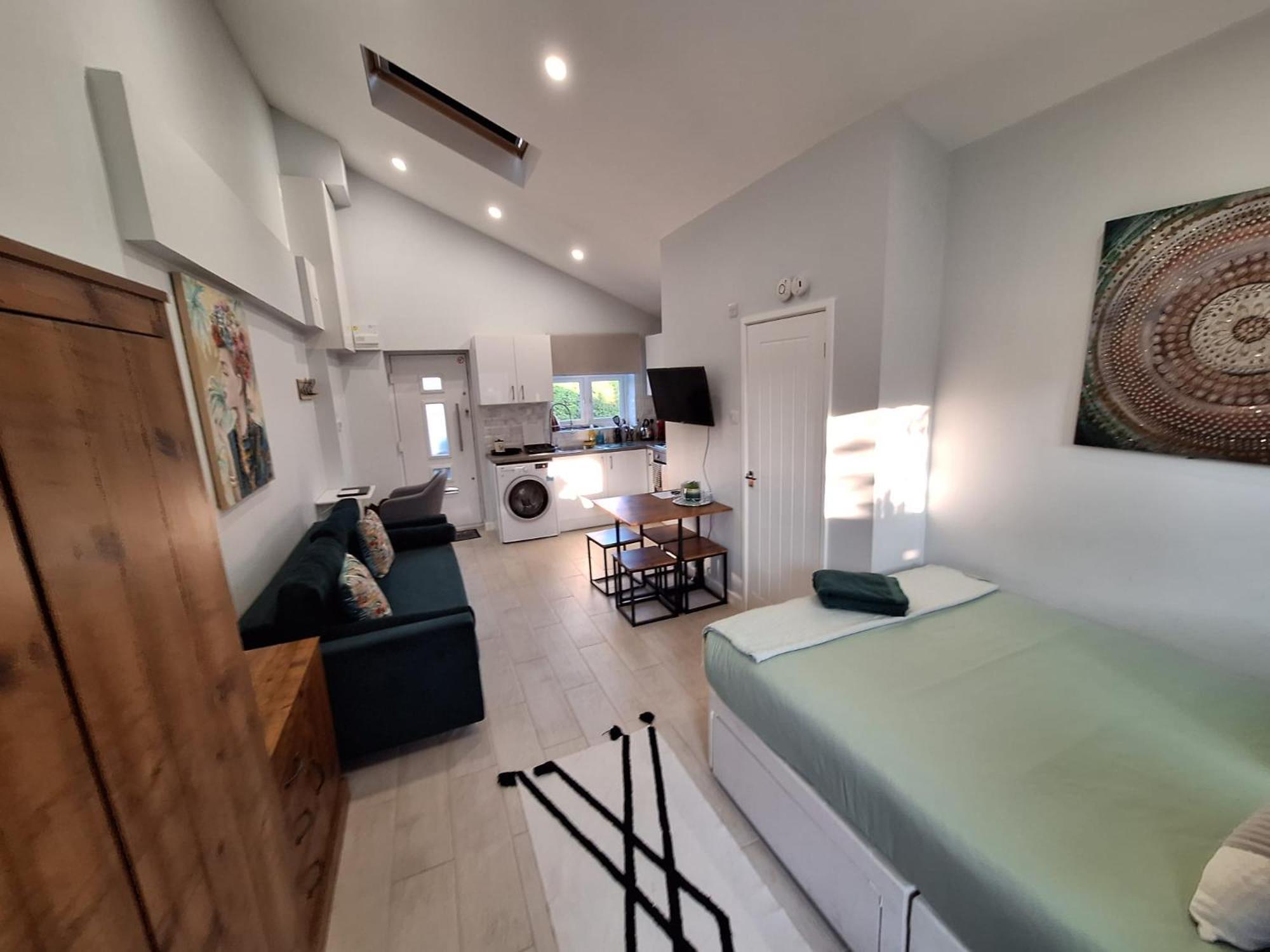 New, Stylish Studio Flat With Private Patio And Free On-Street Parking Check Out At 11Am Bournemouth Ngoại thất bức ảnh