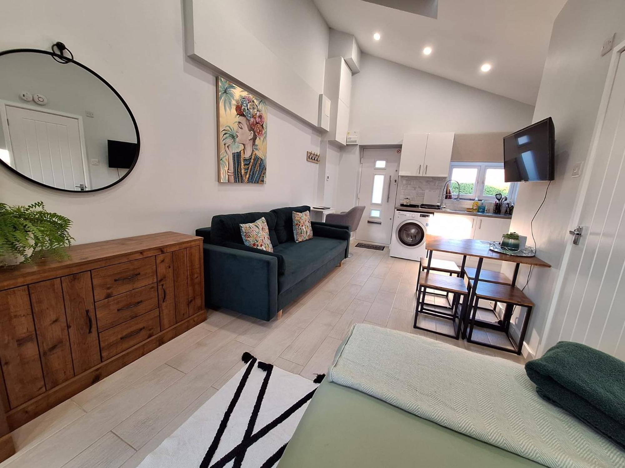 New, Stylish Studio Flat With Private Patio And Free On-Street Parking Check Out At 11Am Bournemouth Ngoại thất bức ảnh