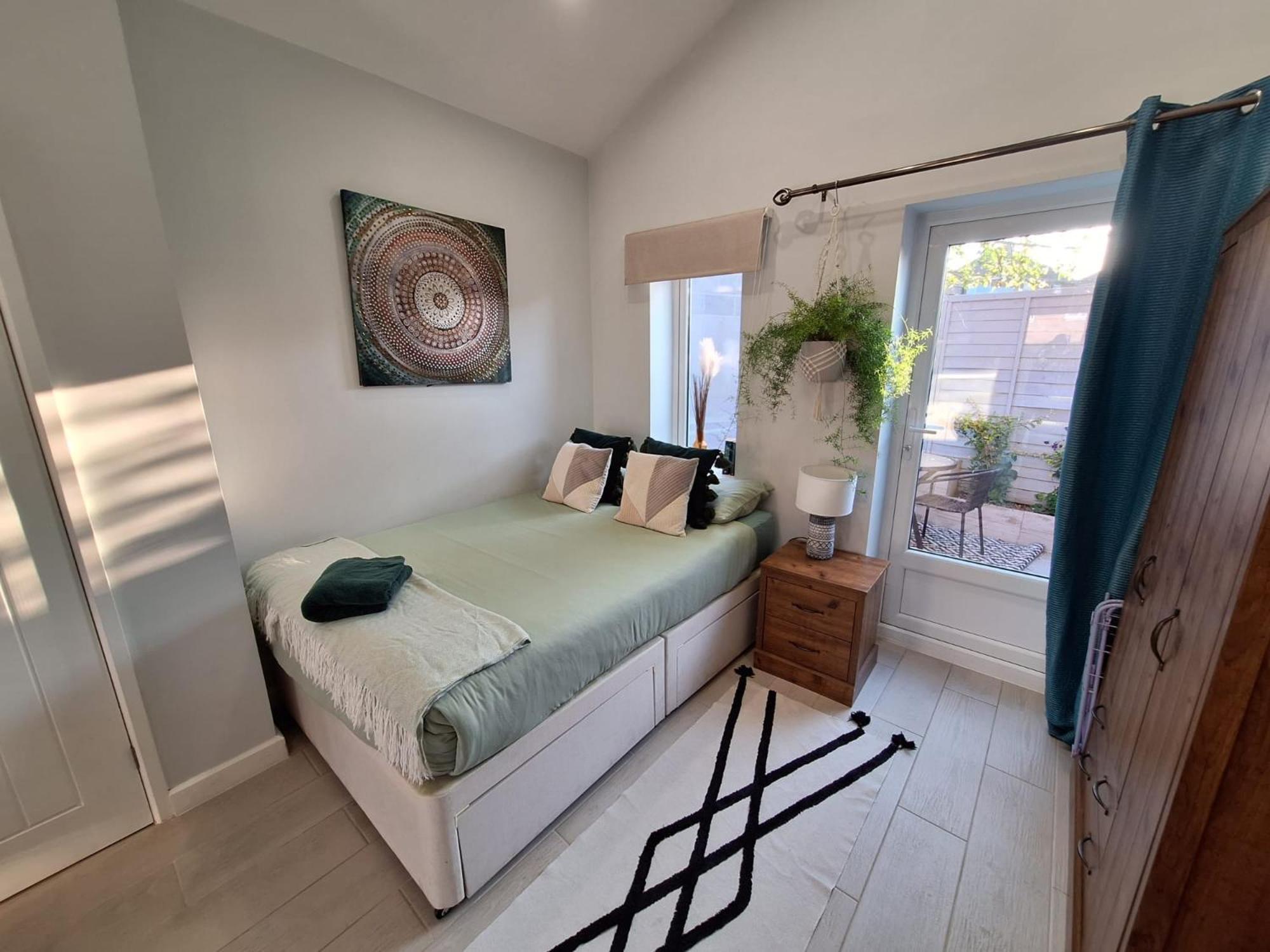 New, Stylish Studio Flat With Private Patio And Free On-Street Parking Check Out At 11Am Bournemouth Ngoại thất bức ảnh