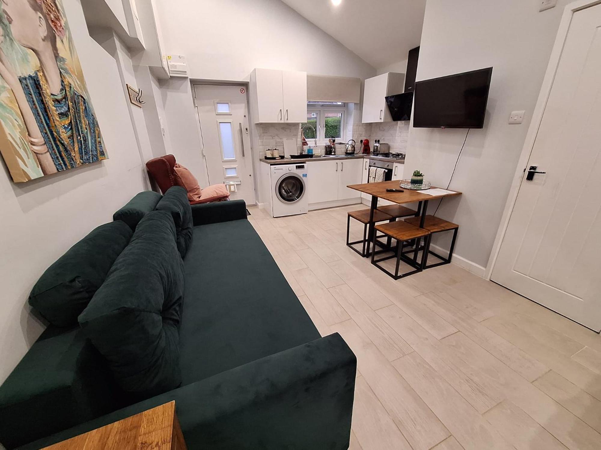 New, Stylish Studio Flat With Private Patio And Free On-Street Parking Check Out At 11Am Bournemouth Phòng bức ảnh